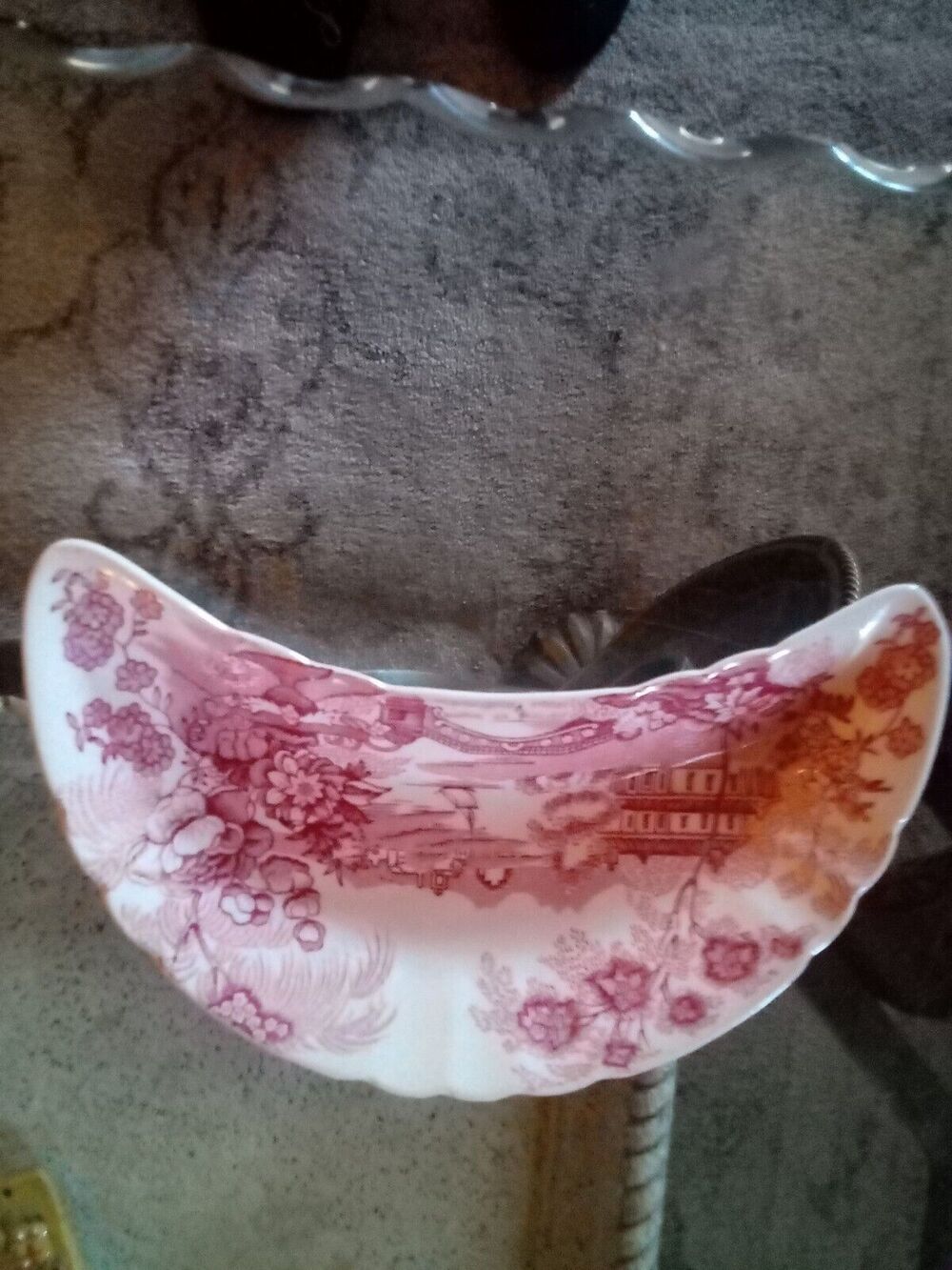 VTG ROYAL STAFFORDSHIRE TONQUIN CLARICE CLIFF RED/ Pink CRESCENT /BONE DISH 6,8”